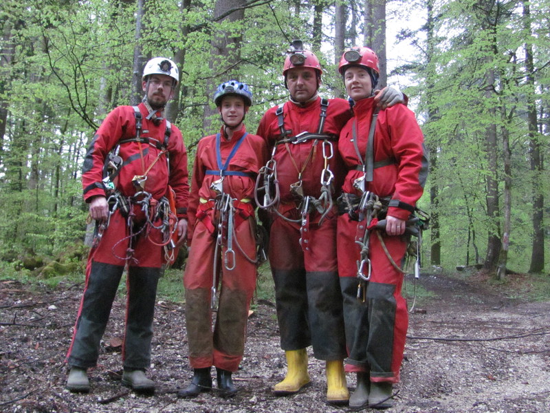 Poziranje pred odhodom proti jami