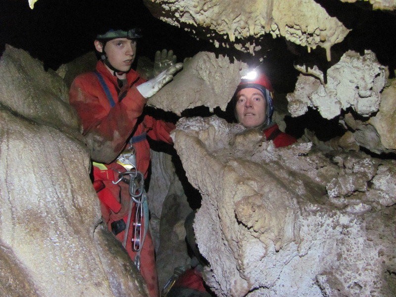 Gregor in Mira uživata v svoji luknjici...